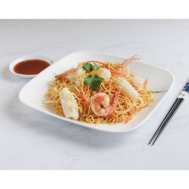 N9. Soft Egg Noodles with Seafood.