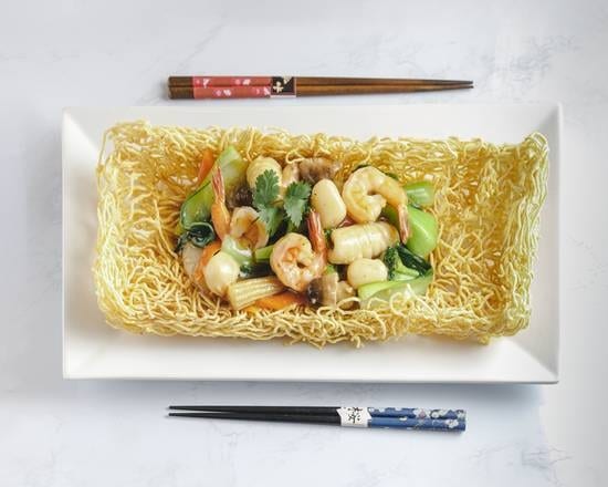 N3. Crispy Egg Noodles with Shrimp.